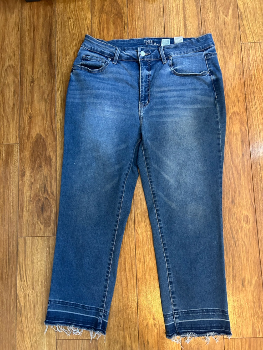 Women’s Time and Tru Dark Blue High Rise Cropped Jeans Size 16